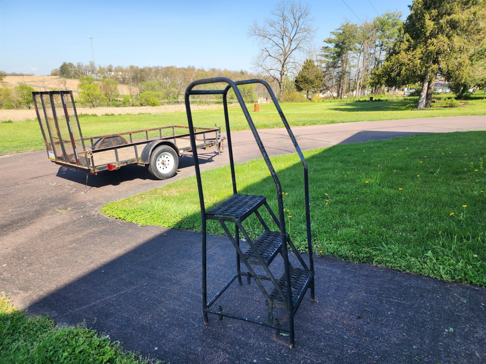 3 Step Rolling Metal Warehouse Ladder/Steps 16″ W. step Missing Castors