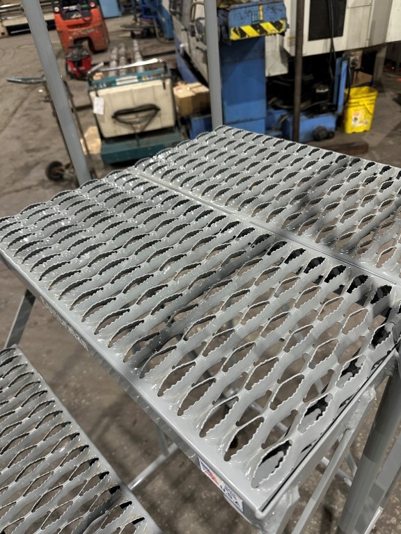 COTTERMAN 50″T / 5 STEP PORTABLE STAIRS