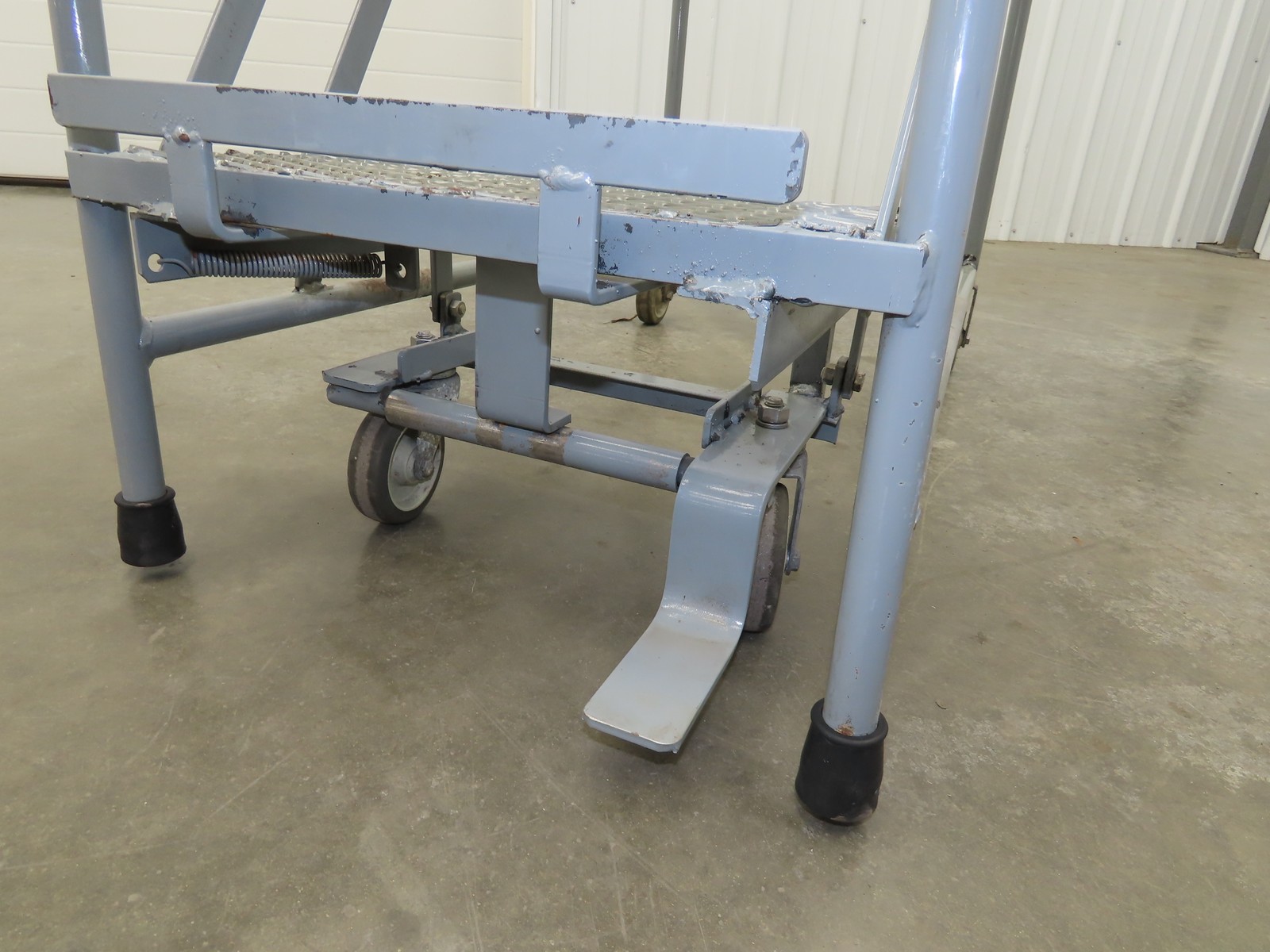 Uline H-5073A-10 Rolling Ladder Narrow Aisle 5 Step 10″ Platform 50″ Top Step