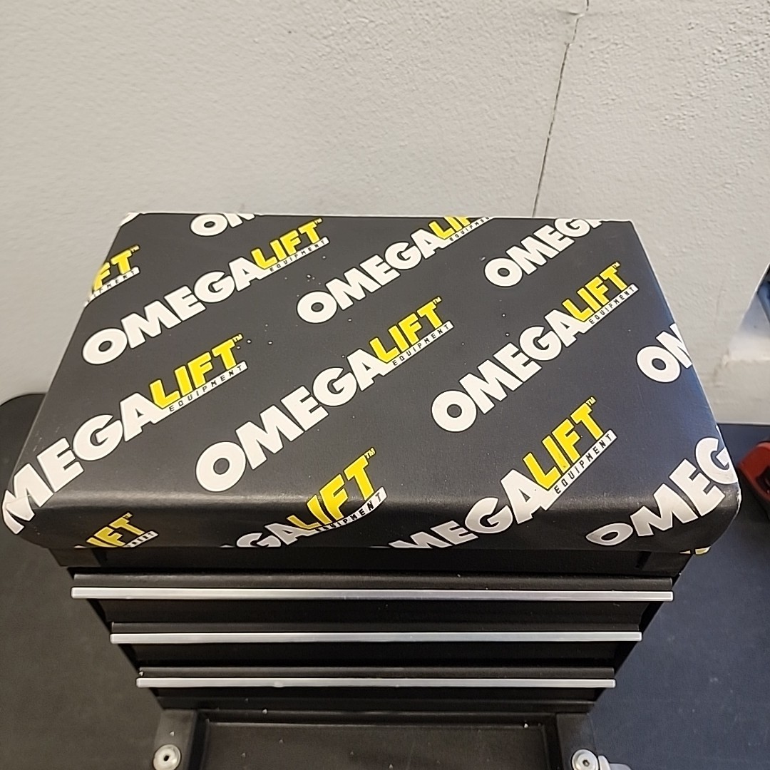 Omega Lift 92450 Rolling Mechanic Toolbox Creeper Seat 450 lb Capacity 3-Drawer