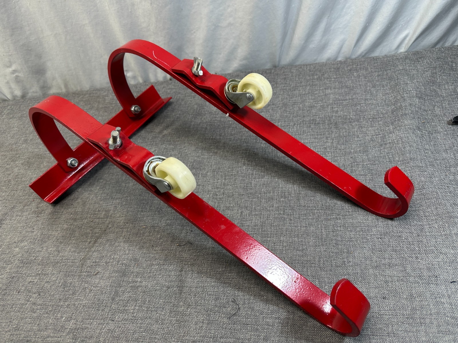 Qualcraft 2481 Steel Powder-Coated Red Weather-Resistant Ladder Hook set of 2