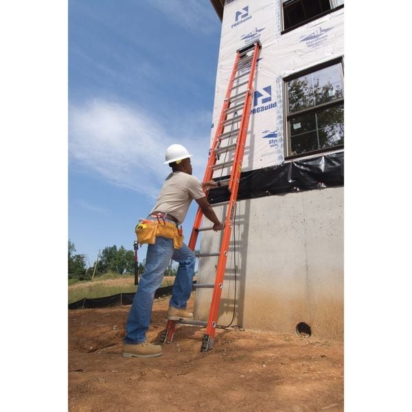 Louisville L-3022-32Pt 32 Ft Fiberglass Extension Ladder, 300 Lb Load Capacity