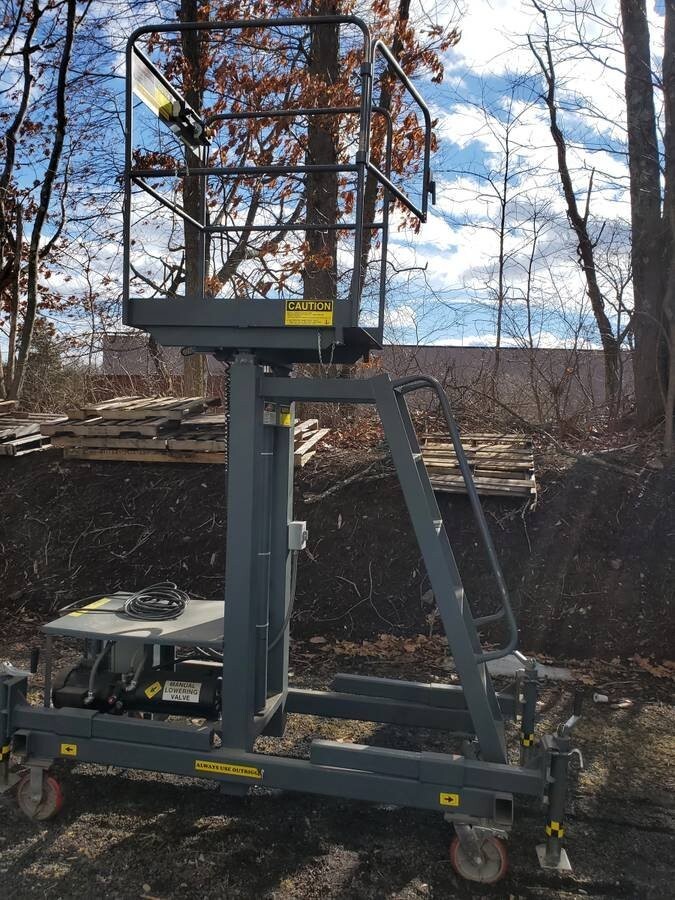 Ballymore MR-15-AC 500 lb Two-Person Hydraulic Maintenance Lift