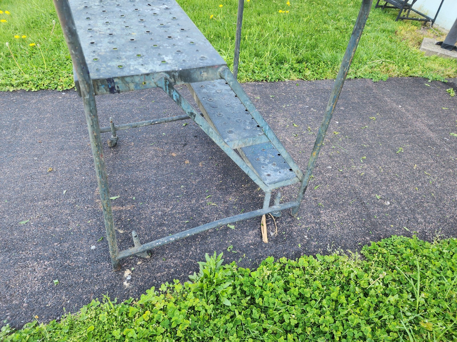 3 Step Rolling Metal Warehouse Ladder/Steps 29″ W. step Bad Castors