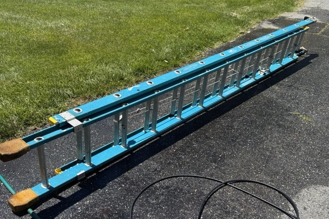 Werner Ladder Stabilizer Standoff Arms Pair – Ladder Lot (Multiple) Blue/Orange