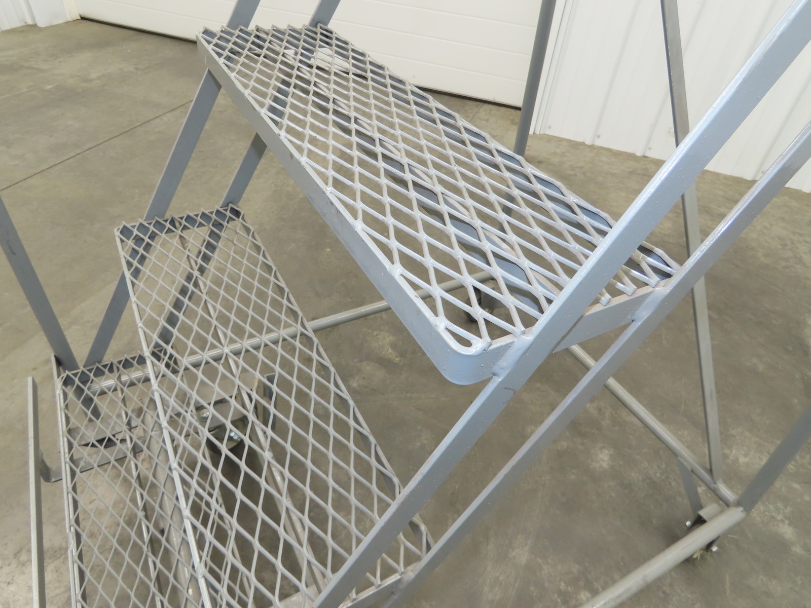 Cotterman Metal Rolling Ladder 5-Step 50″H Platform 24×7″Tread 80″H 30″W 450Lb