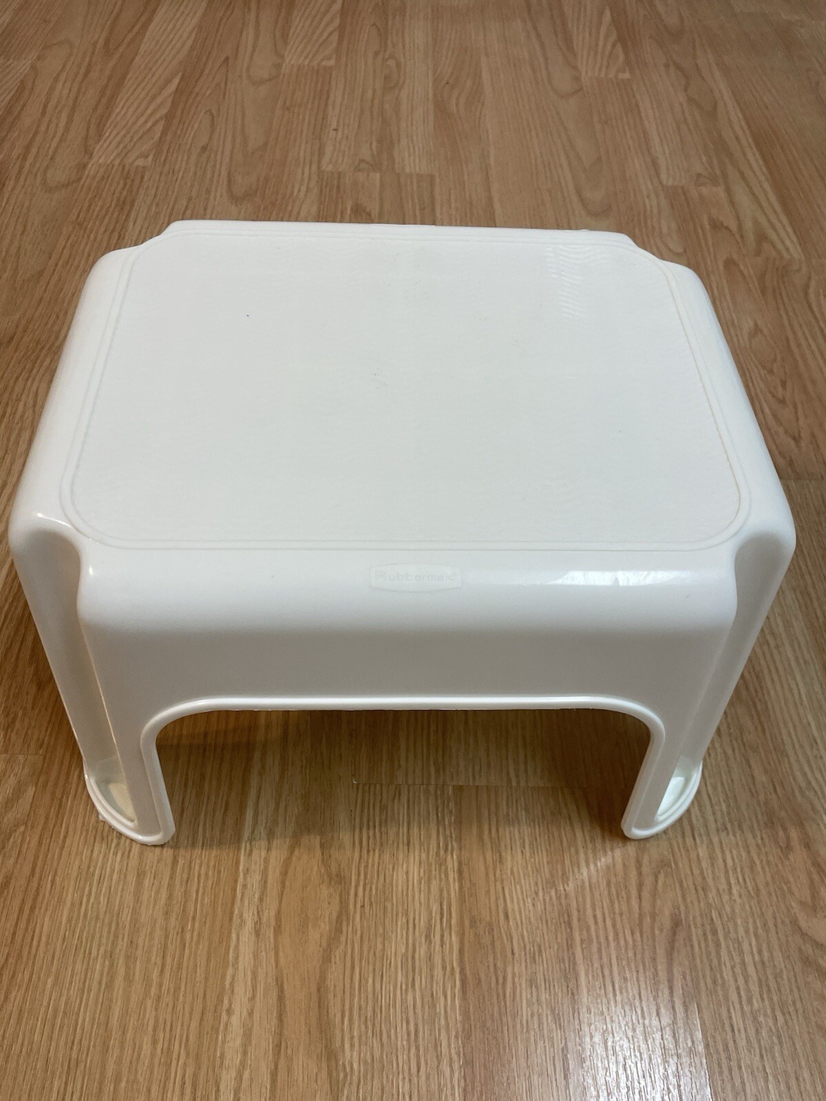 Rubbermaid Durable Sturdy Plastic Step Stool 300-LB Capacity Beige 4200