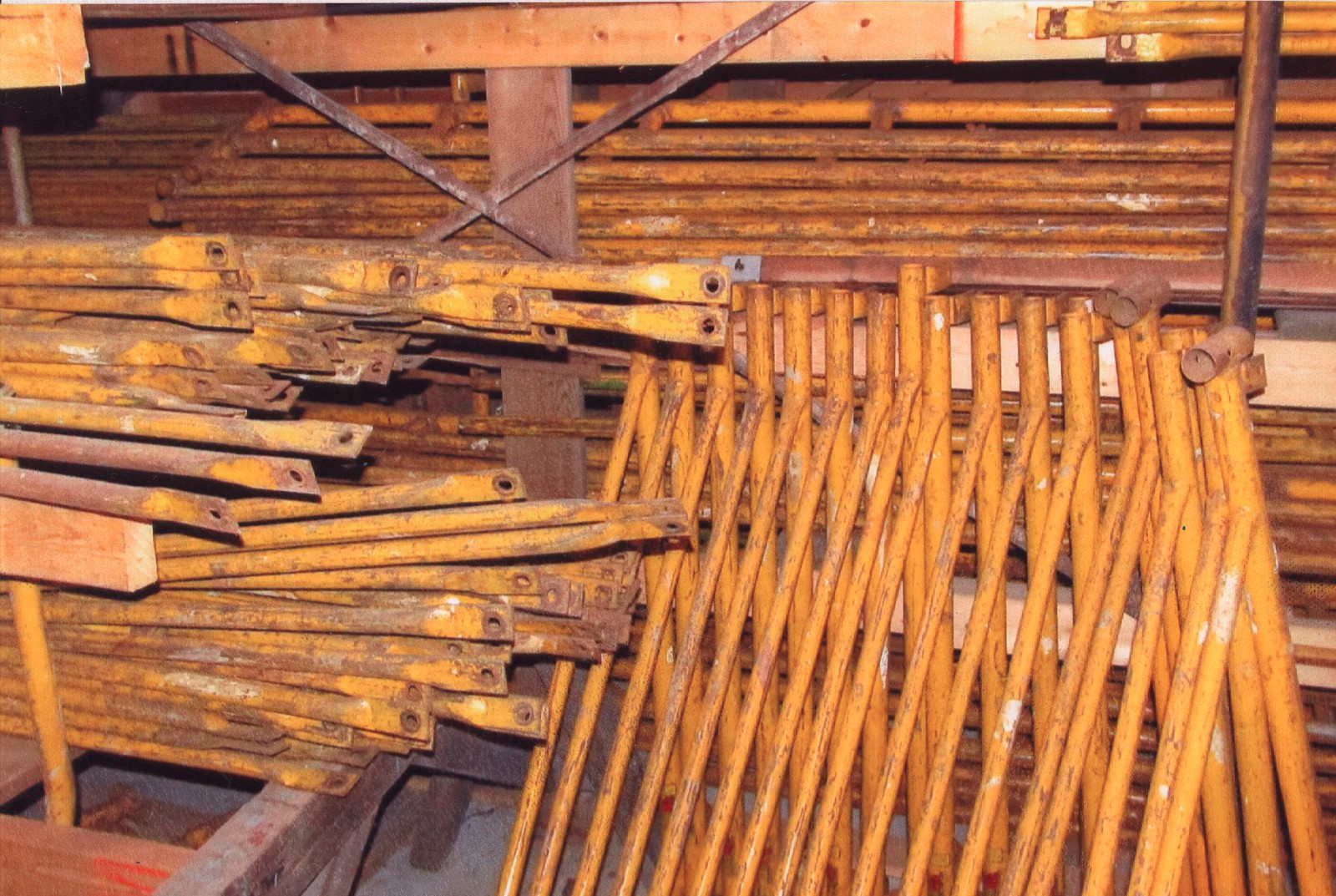 Bil-Jax Interior Scaffolding Lot – Various Size Ladders, Putlogs, More, Scaffold