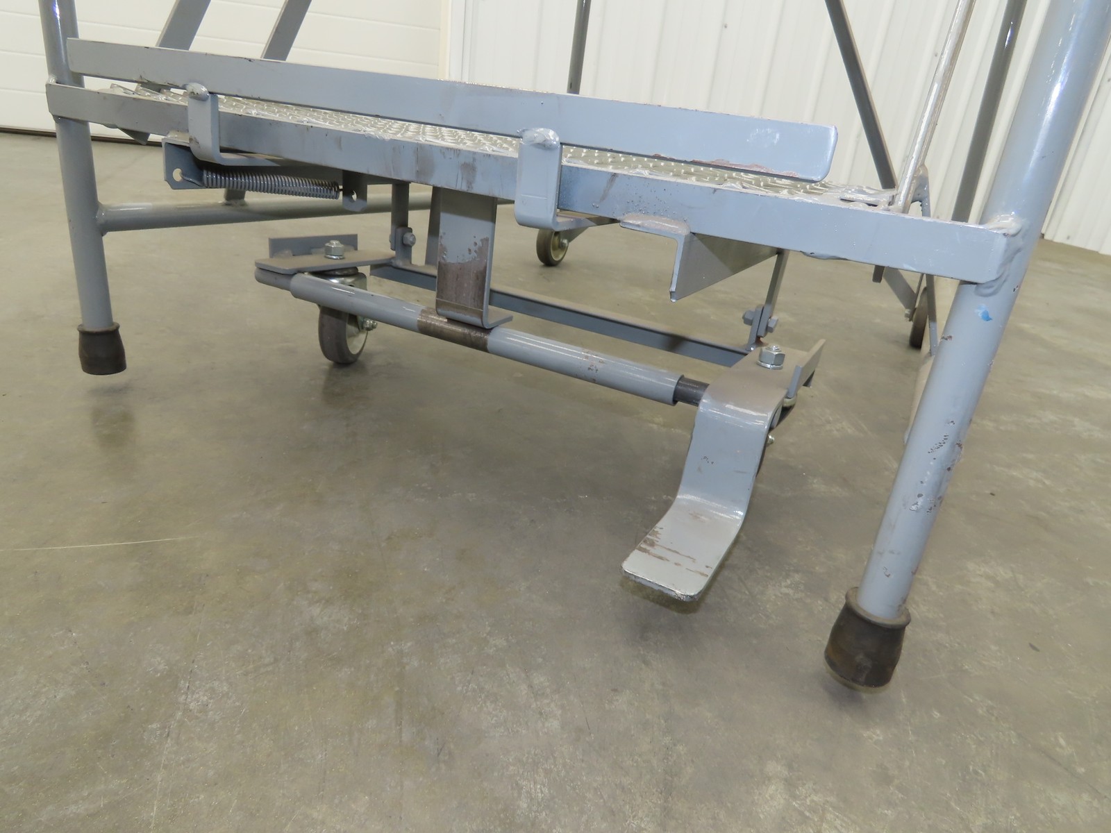 Cotterman Metal Rolling Ladder 5-Step 50″H Platform 24×7″Tread 80″H 30″W 450Lb