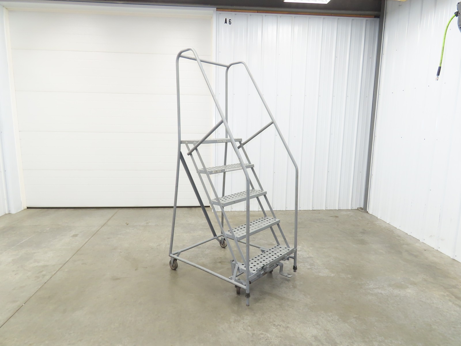 Cotterman Metal Rolling Ladder 5-Step 50″H Platform 24×7″Tread 80″H 30″W 450Lb
