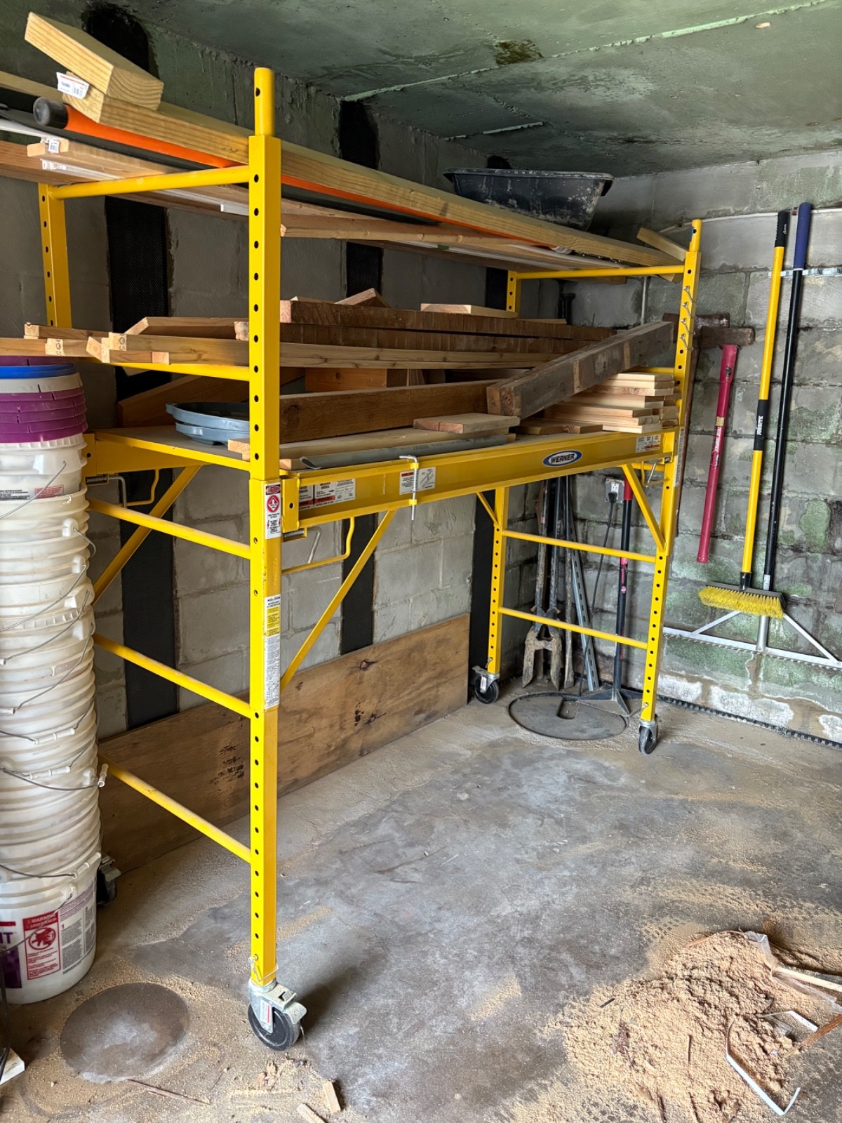 Yellow werner baker scaffold. Used only 3 times. In great shape