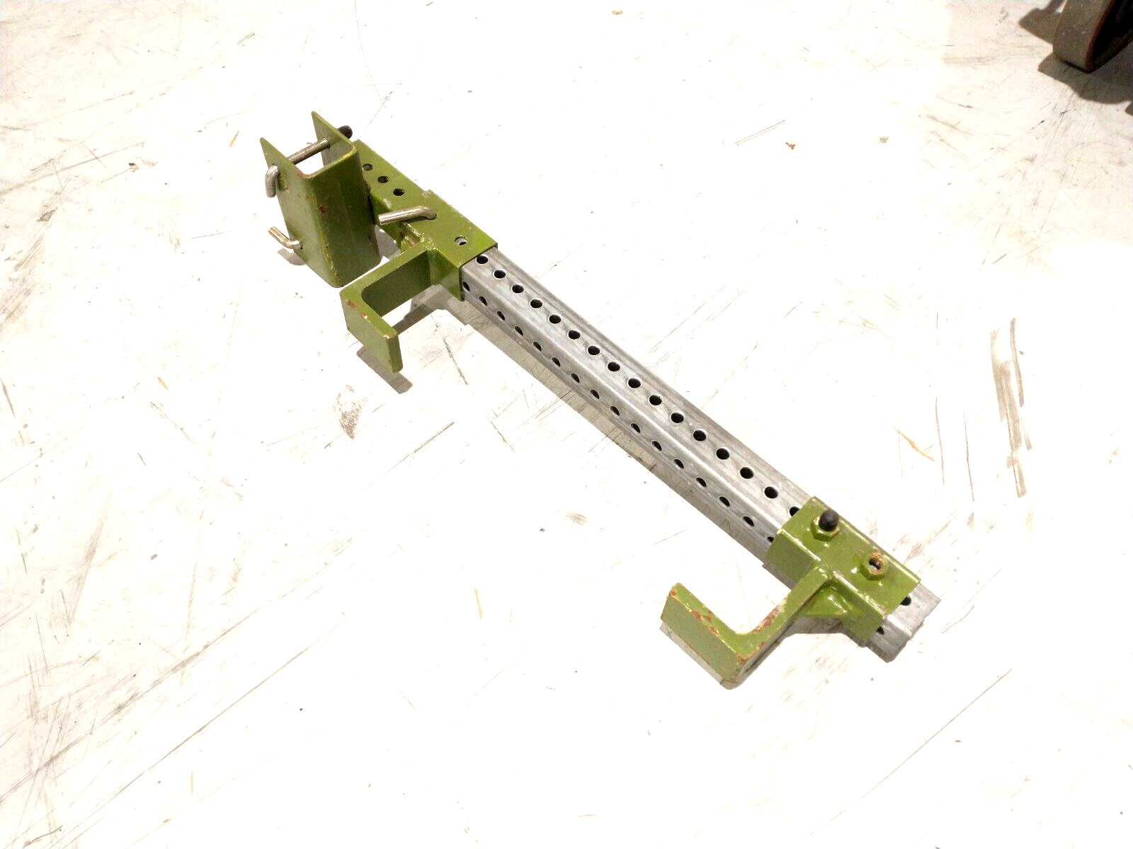 Swing-Lo SL-64D Side Mount Parapet Ladder Clamp
