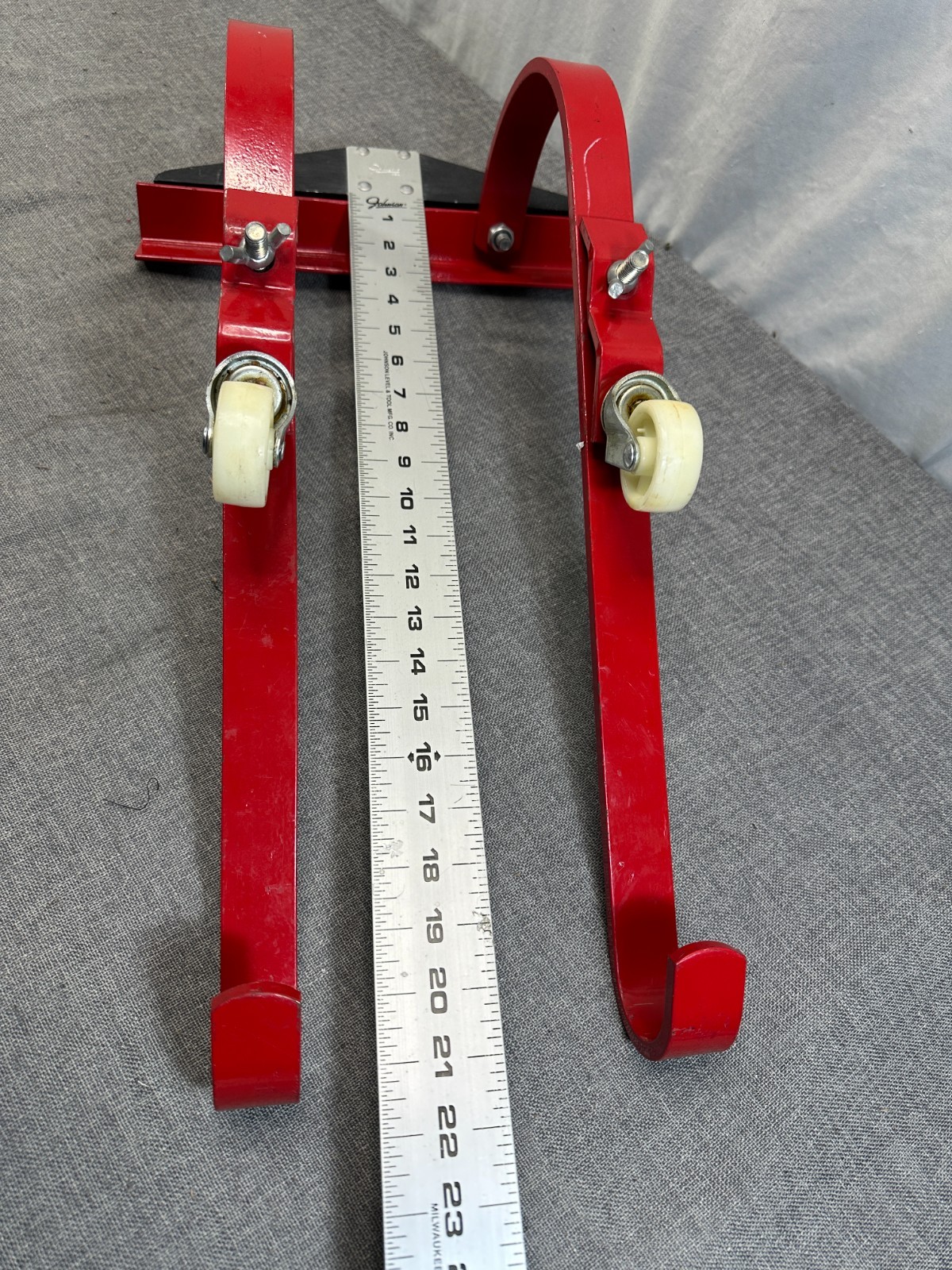 Qualcraft 2481 Steel Powder-Coated Red Weather-Resistant Ladder Hook set of 2