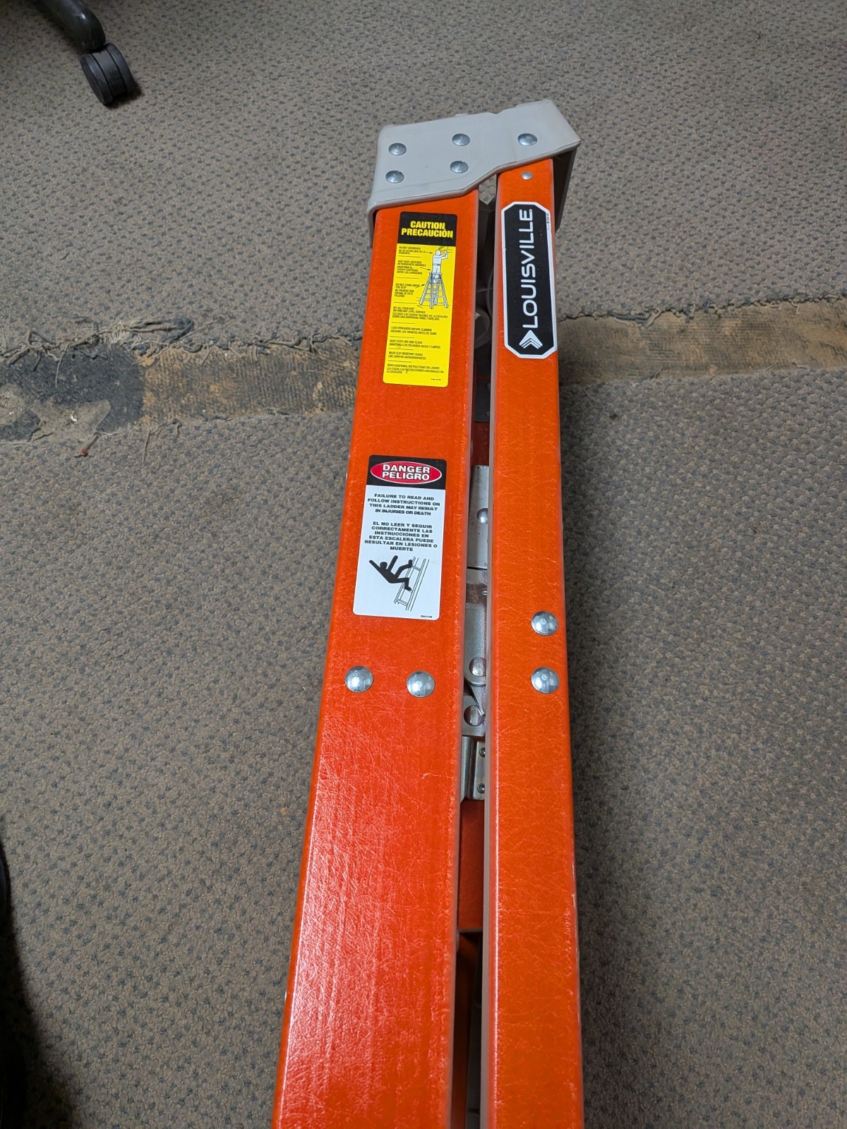 3′ LOUISVILLE FIBERGLASS LADDER FS1503