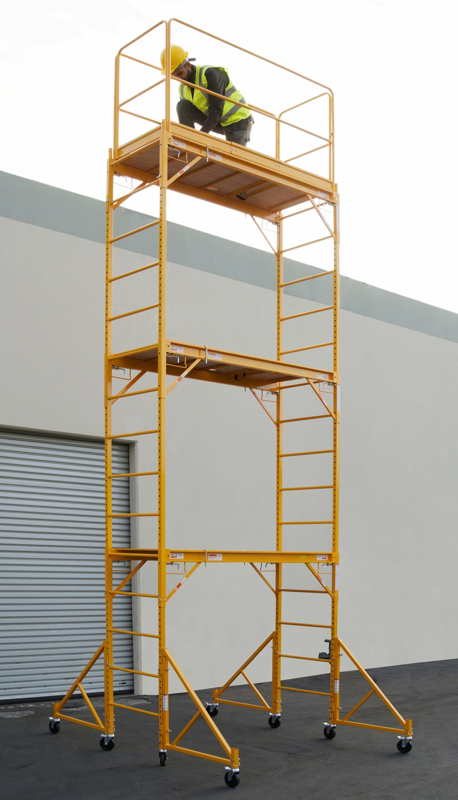 18 Foot Scaffold Tower 1000 lbs capacity And 36″ Adjustable Outriggers-OSHA