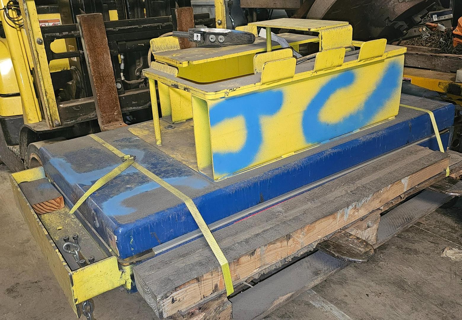3000# Vestil EHLT-2448-3-43 Electric Hydraulic Scissor Lift Table