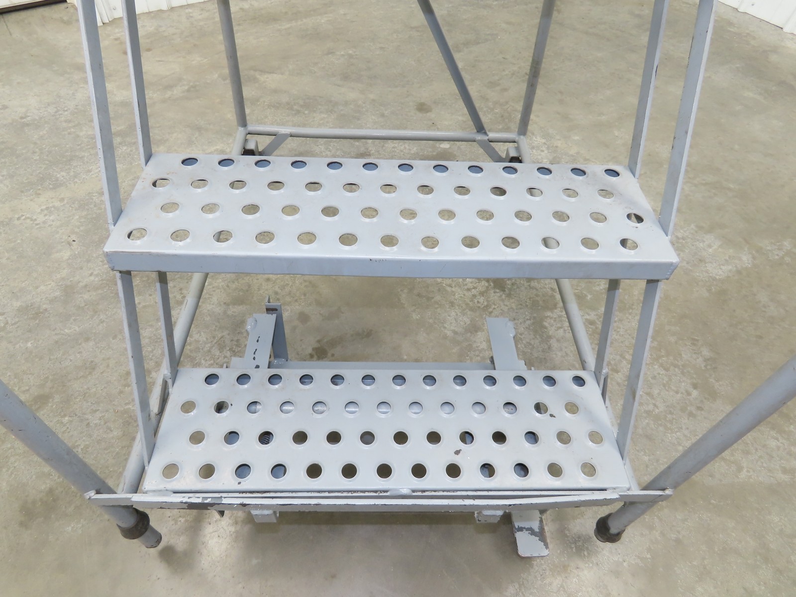 Cotterman Metal Rolling Ladder 5-Step 50″H Platform 24×7″Tread 80″H 30″W 450Lb