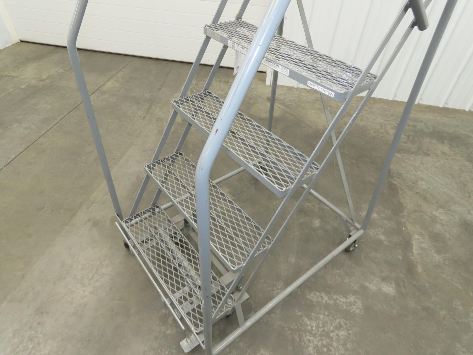 Cotterman Metal Rolling Ladder 5-Step 50″H Platform 24×7″Tread 80″H 30″W 450Lb