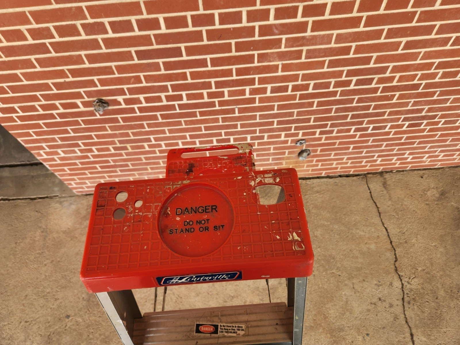 LOUISVILLE 6 FT Aluminum LADDER L2311-06S 200 lb.