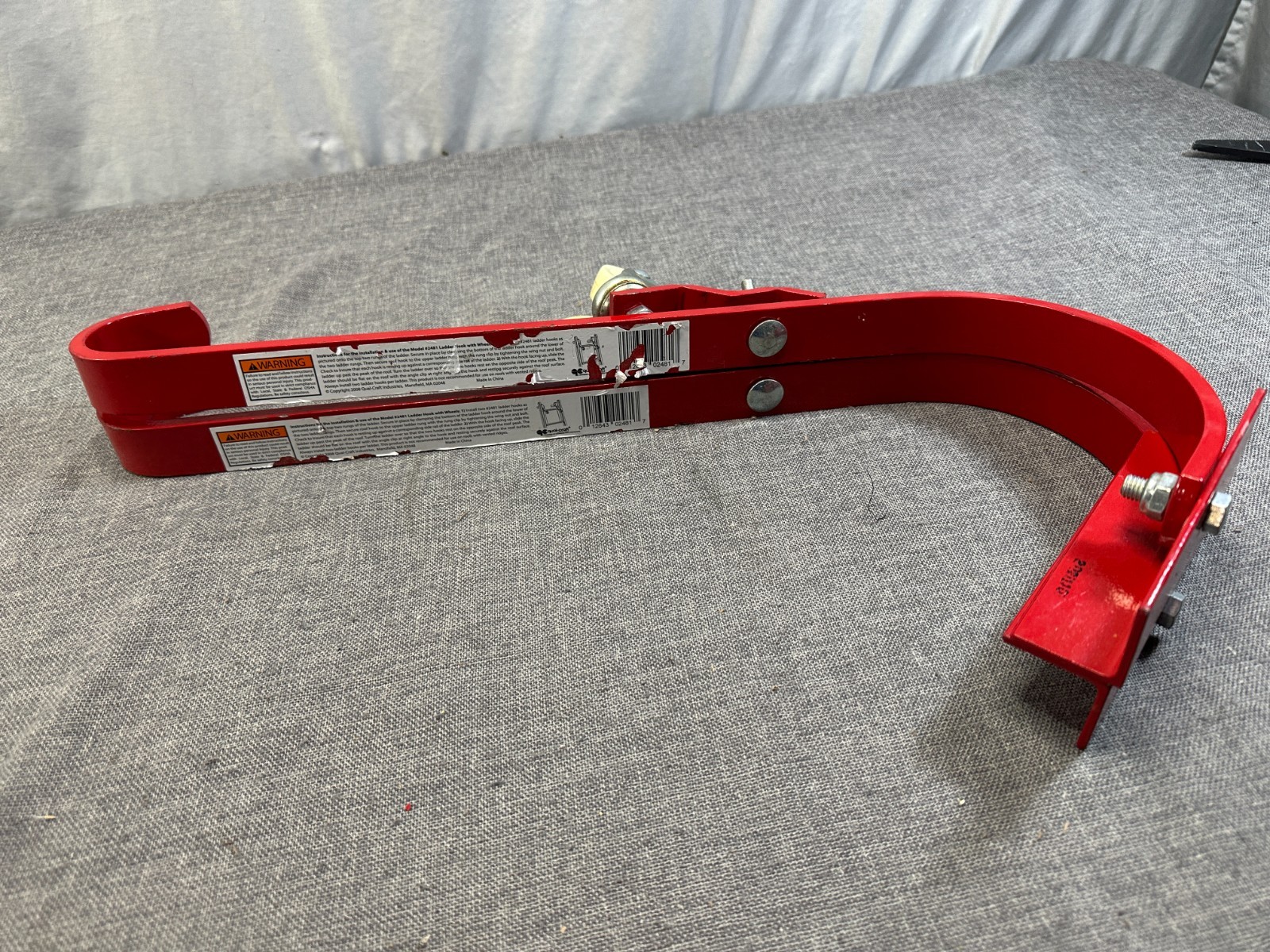 Qualcraft 2481 Steel Powder-Coated Red Weather-Resistant Ladder Hook set of 2