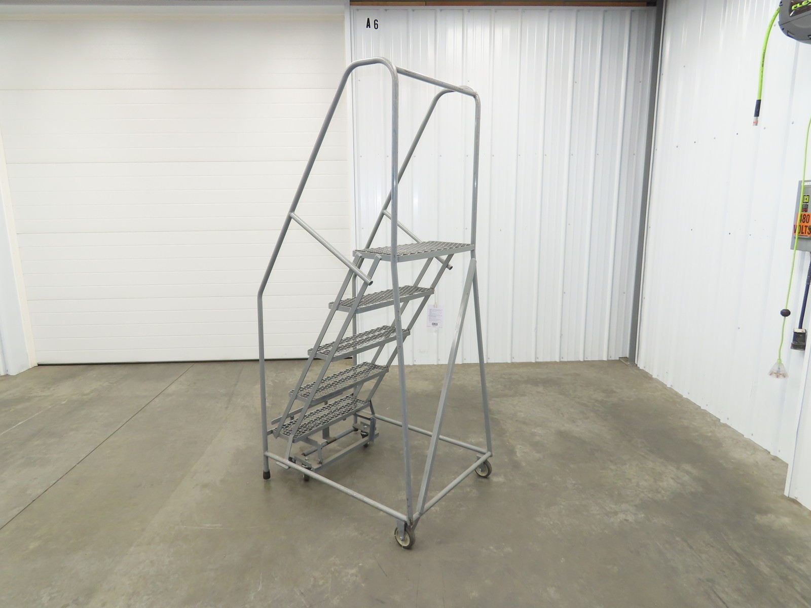 Cotterman Metal Rolling Ladder 5-Step 50″H Platform 24×7″Tread 80″H 30″W 450Lb