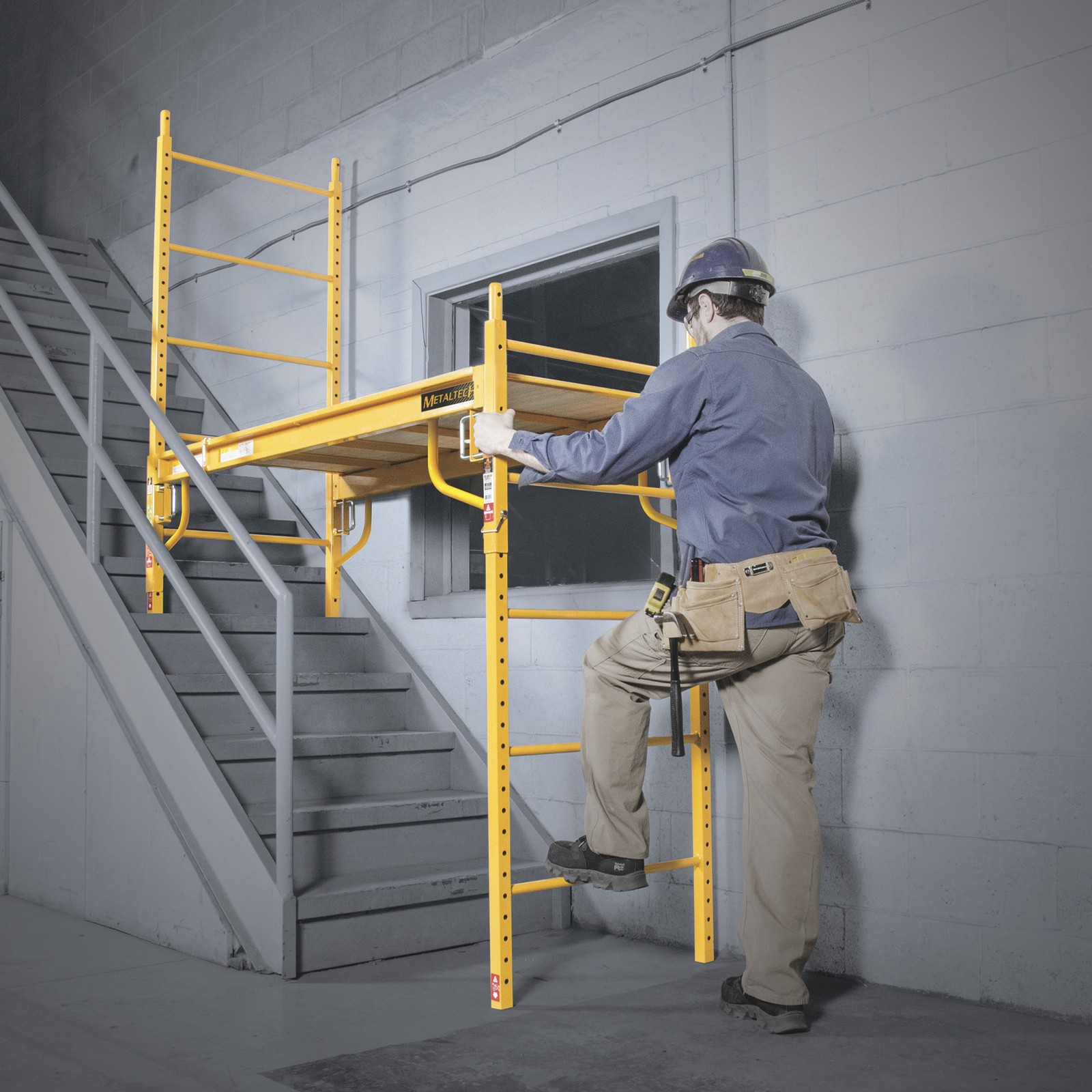 Metaltech Multipurpose 6ft. Baker-Style Scaffold, 1100-Lb. Capacity, Steel,
