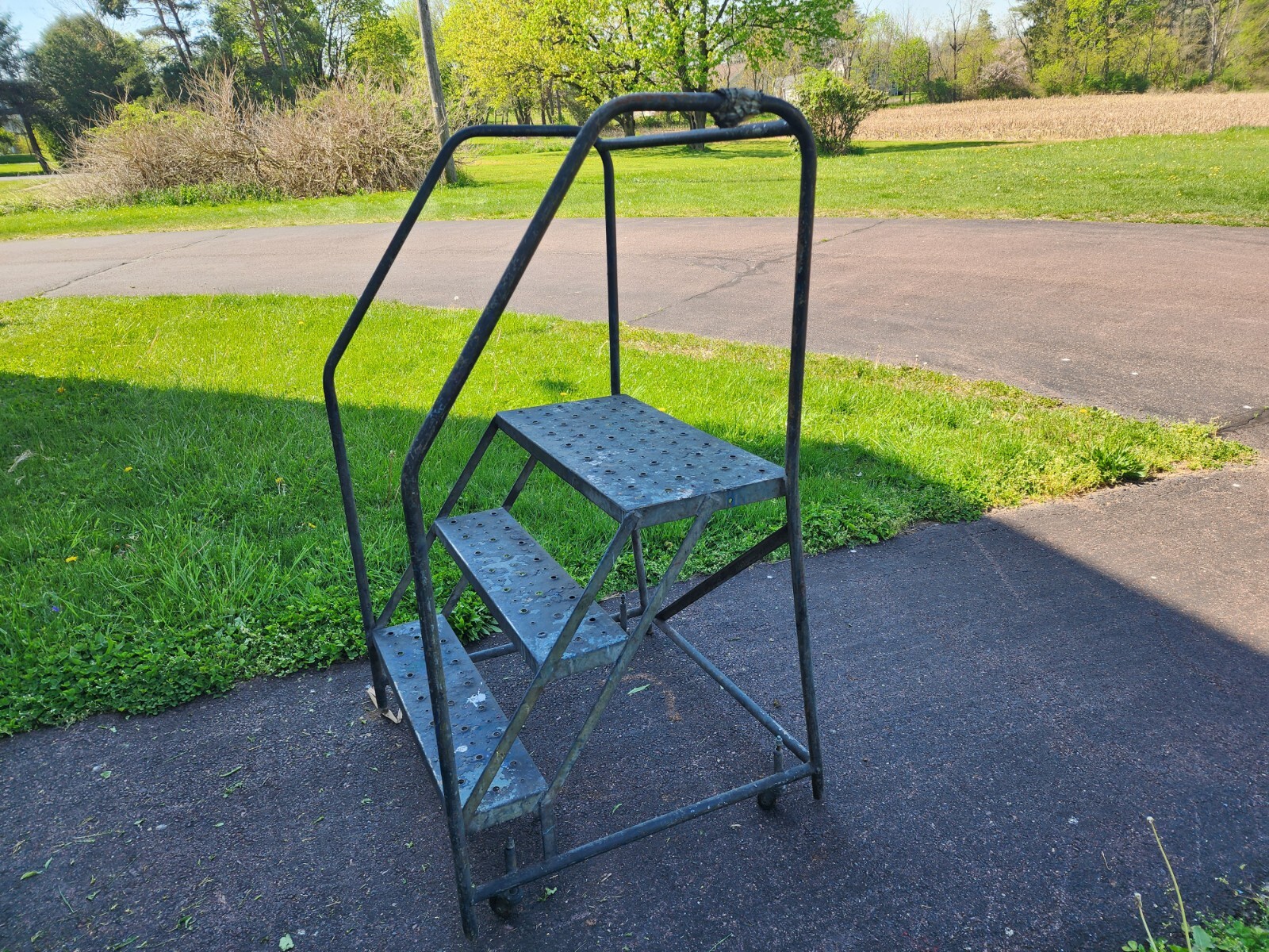 3 Step Rolling Metal Warehouse Ladder/Steps 29″ W. step Bad Castors