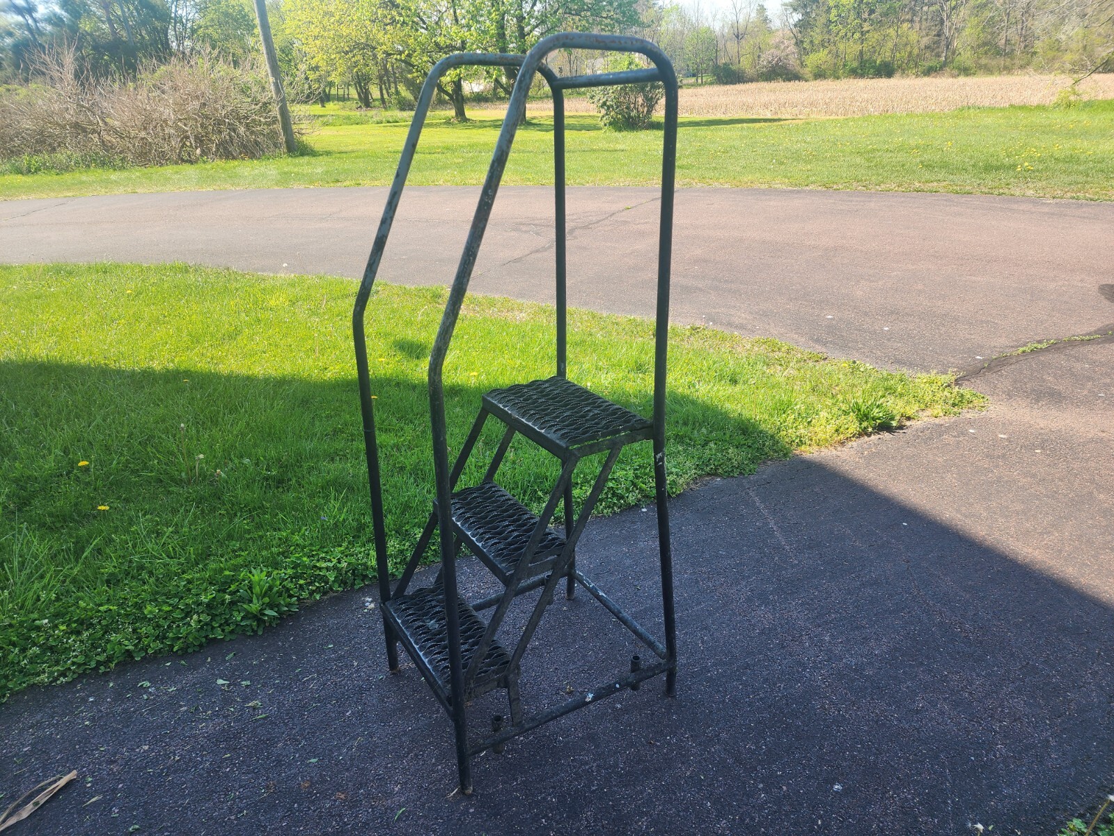 3 Step Rolling Metal Warehouse Ladder/Steps 16″ W. step Missing Castors
