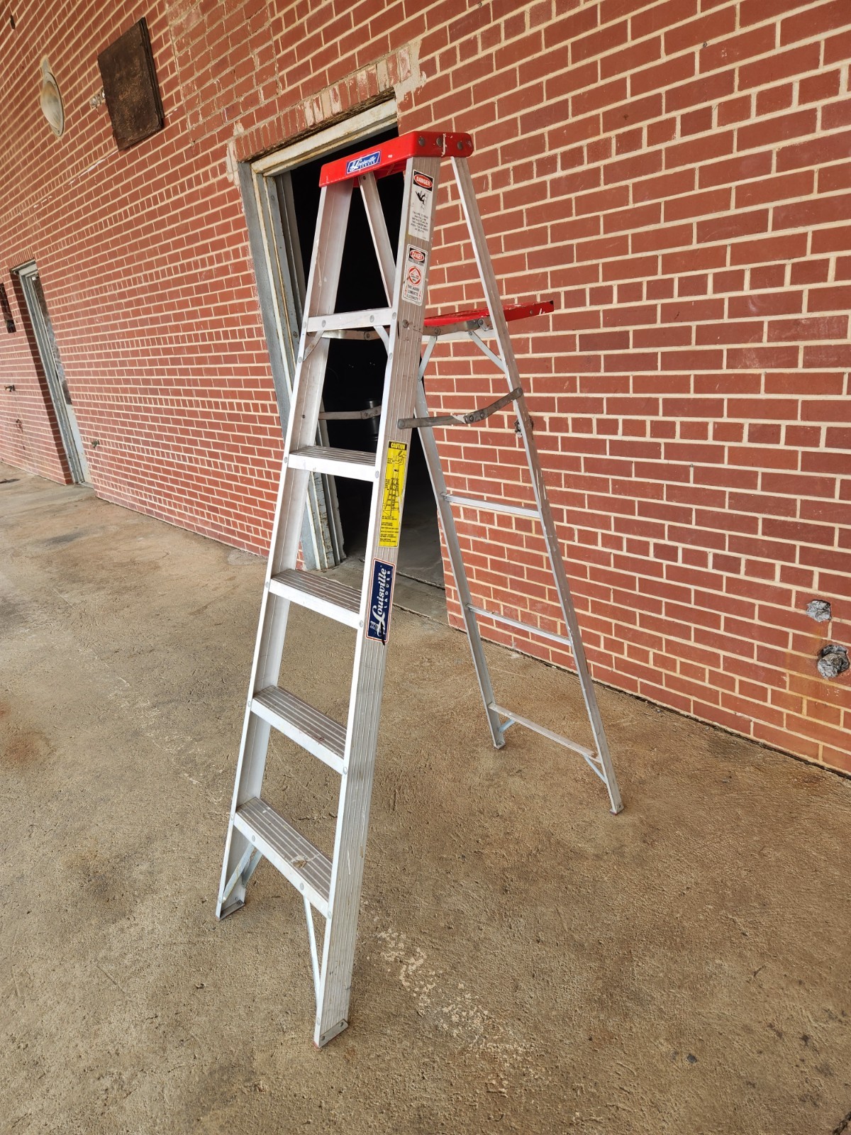 LOUISVILLE 6 FT Aluminum LADDER L2311-06S 200 lb.