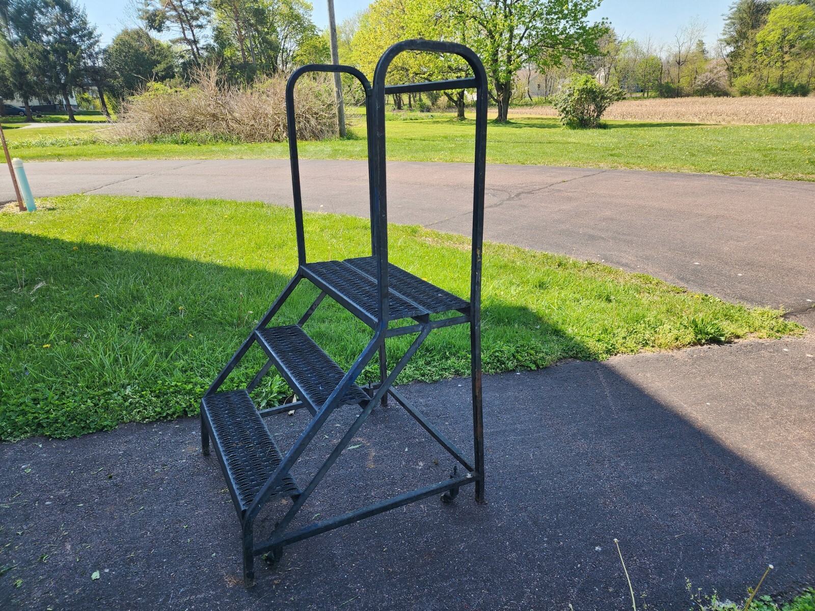 3 Step Rolling Metal Warehouse Ladder/Steps 29-1/4″ W. step Bad Castors