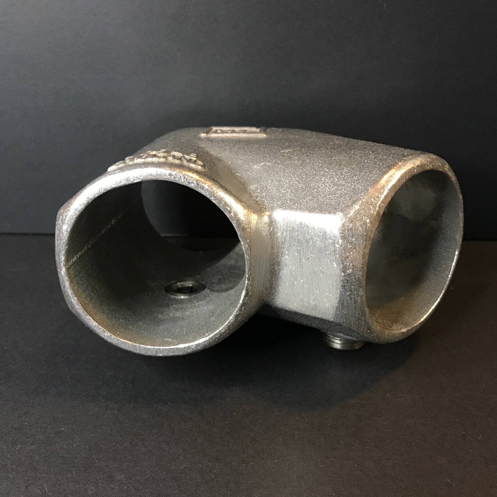 Kee Lite L29-8 – 30° to 60° Single Socket Tee, 1-1/2″ Scaffold Connector