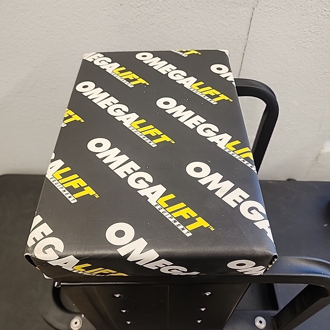 Omega Lift 92450 Rolling Mechanic Toolbox Creeper Seat 450 lb Capacity 3-Drawer