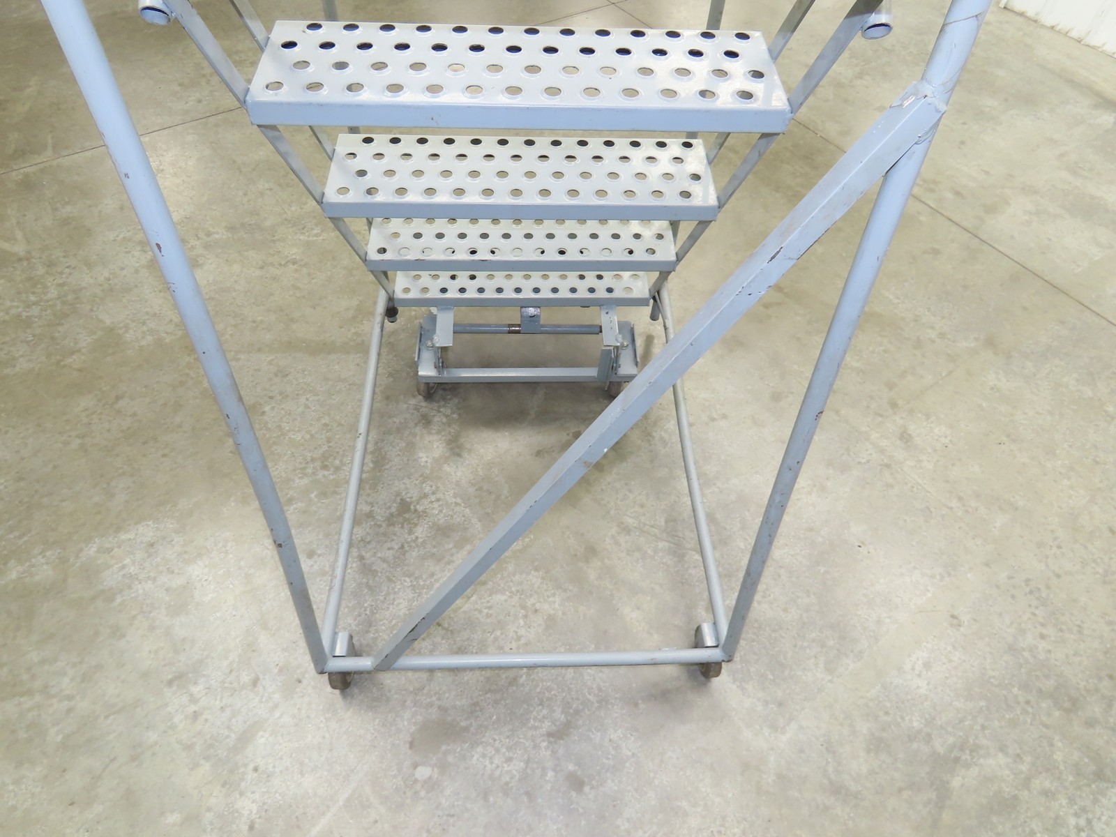 Cotterman Metal Rolling Ladder 5-Step 50″H Platform 24×7″Tread 80″H 30″W 450Lb