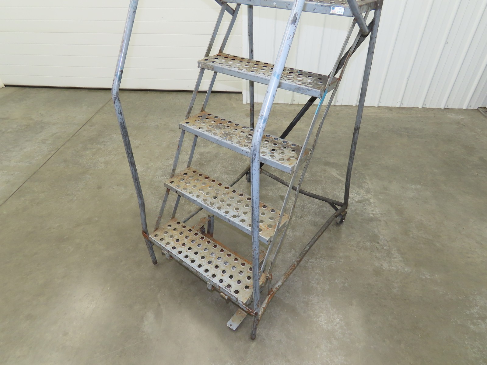 Cotterman 933701 Rolling Ladder 5 Step 10″ Work Platform 50″ Top Step 450lbs