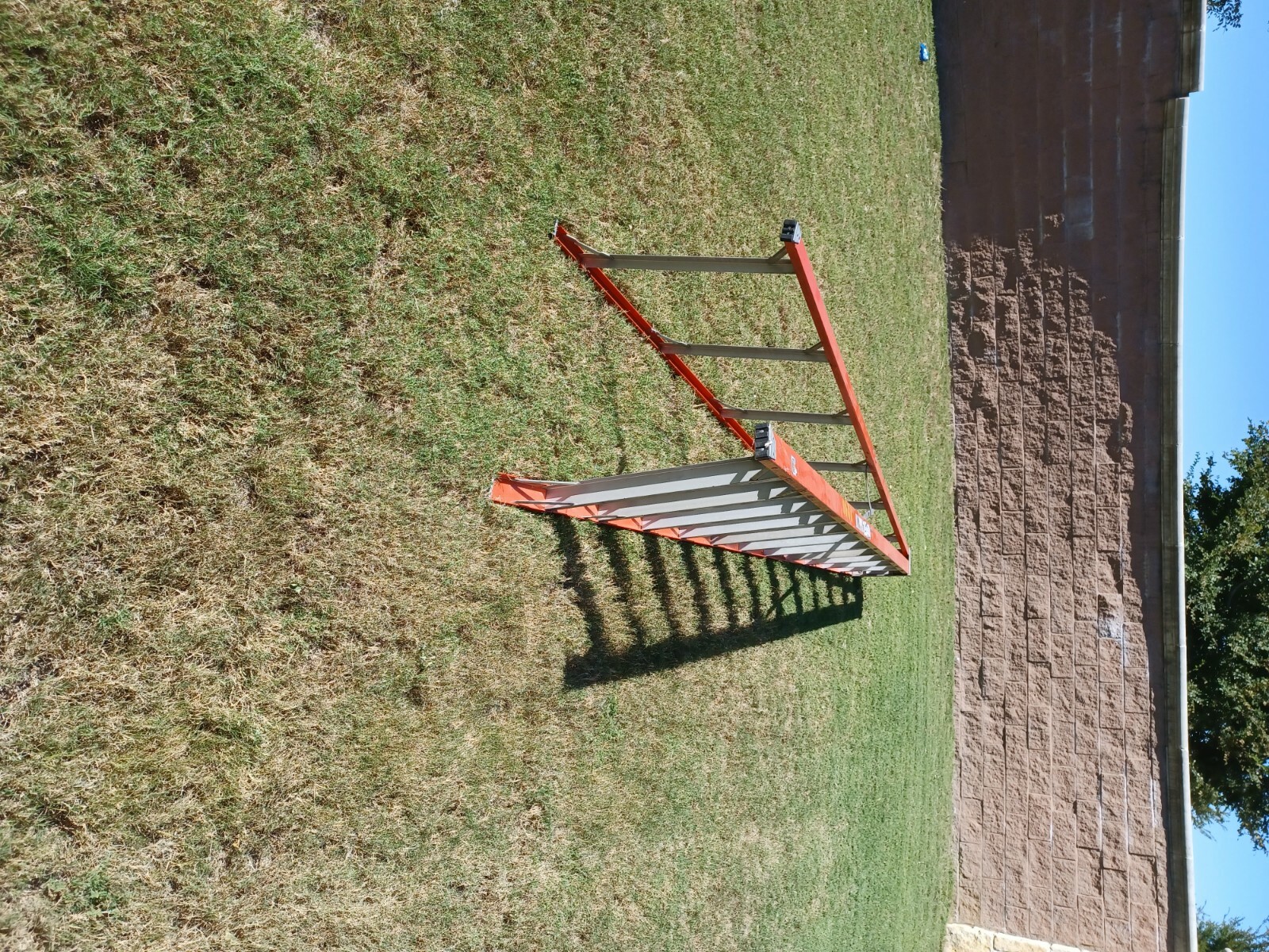 Louisville 12ft Fiberglass Stepladder fairly used