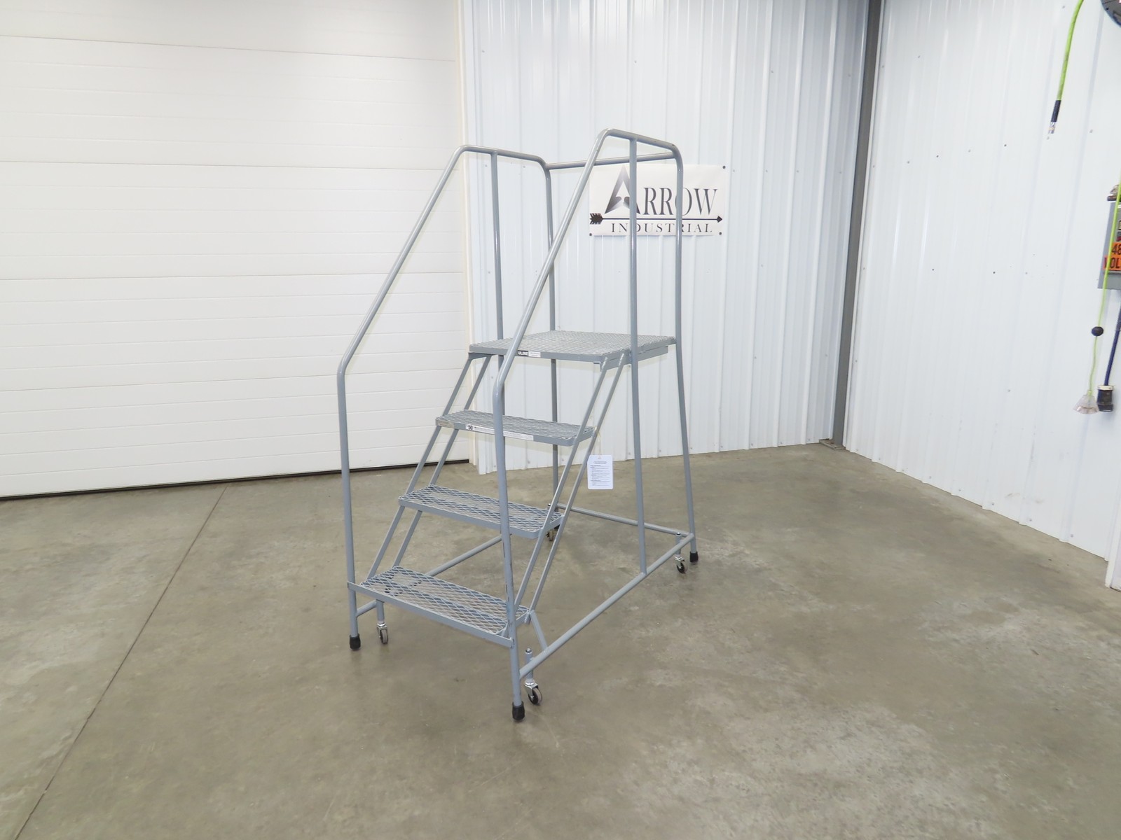 Uline H-1082-20 Rolling Ladder 4 Step 20″ Work Platform 40″ Top Step 450lbs Cap