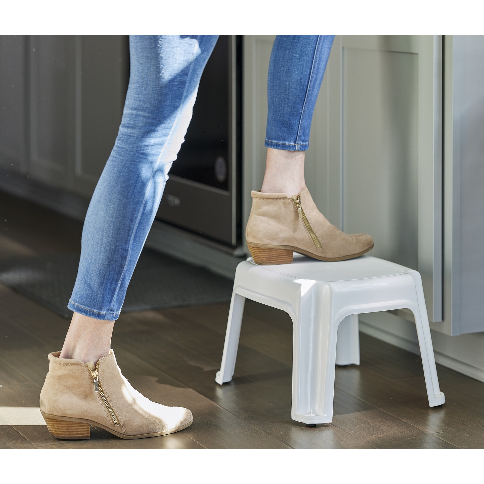 Gracious Living 9.5-Inch Sturdy Non Slip Plastic Single Level Step Stool, White