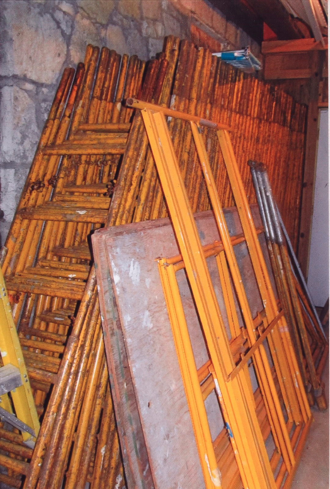 Bil-Jax Interior Scaffolding Lot – Various Size Ladders, Putlogs, More, Scaffold