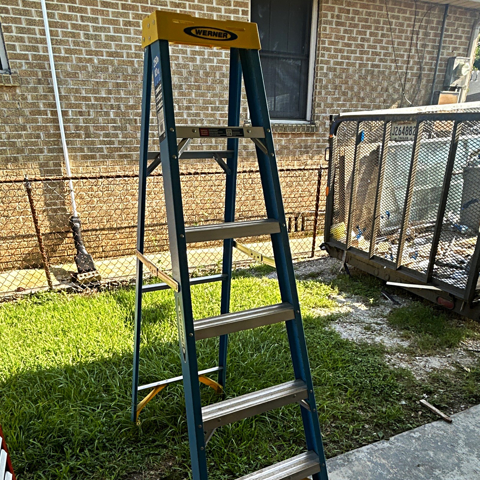 Werner FS106 6 ft Fiberglass Step Ladder, 250 lb Duty Rating