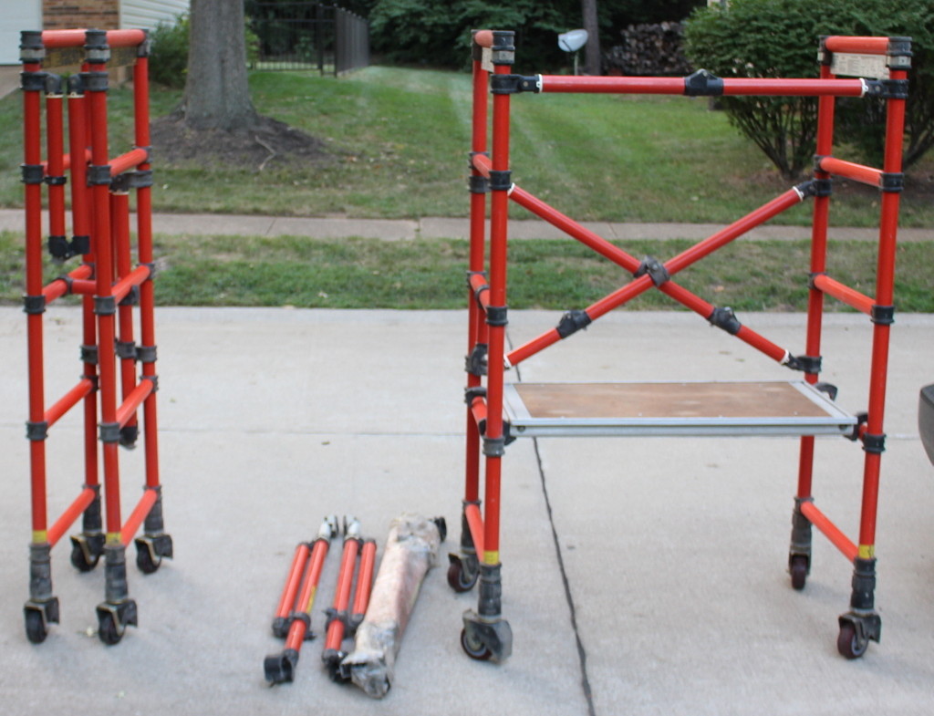 Genie/Genex Fiberglass Scaffolding – 2 Sections Wheels,Outriggers,Walkboard