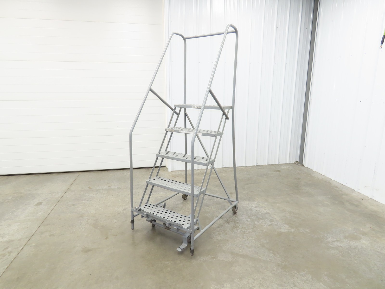 Cotterman Metal Rolling Ladder 5-Step 50″H Platform 24×7″Tread 80″H 30″W 450Lb