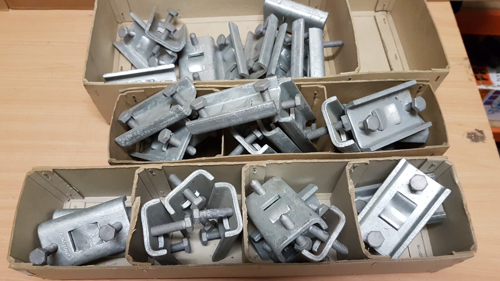 FlexiStrut FM3087 Beam Clamp Channel Connector Galvanised Steel – Unused