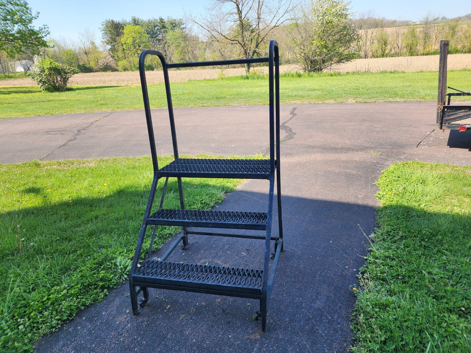 3 Step Rolling Metal Warehouse Ladder/Steps 29-1/4″ W. step Bad Castors