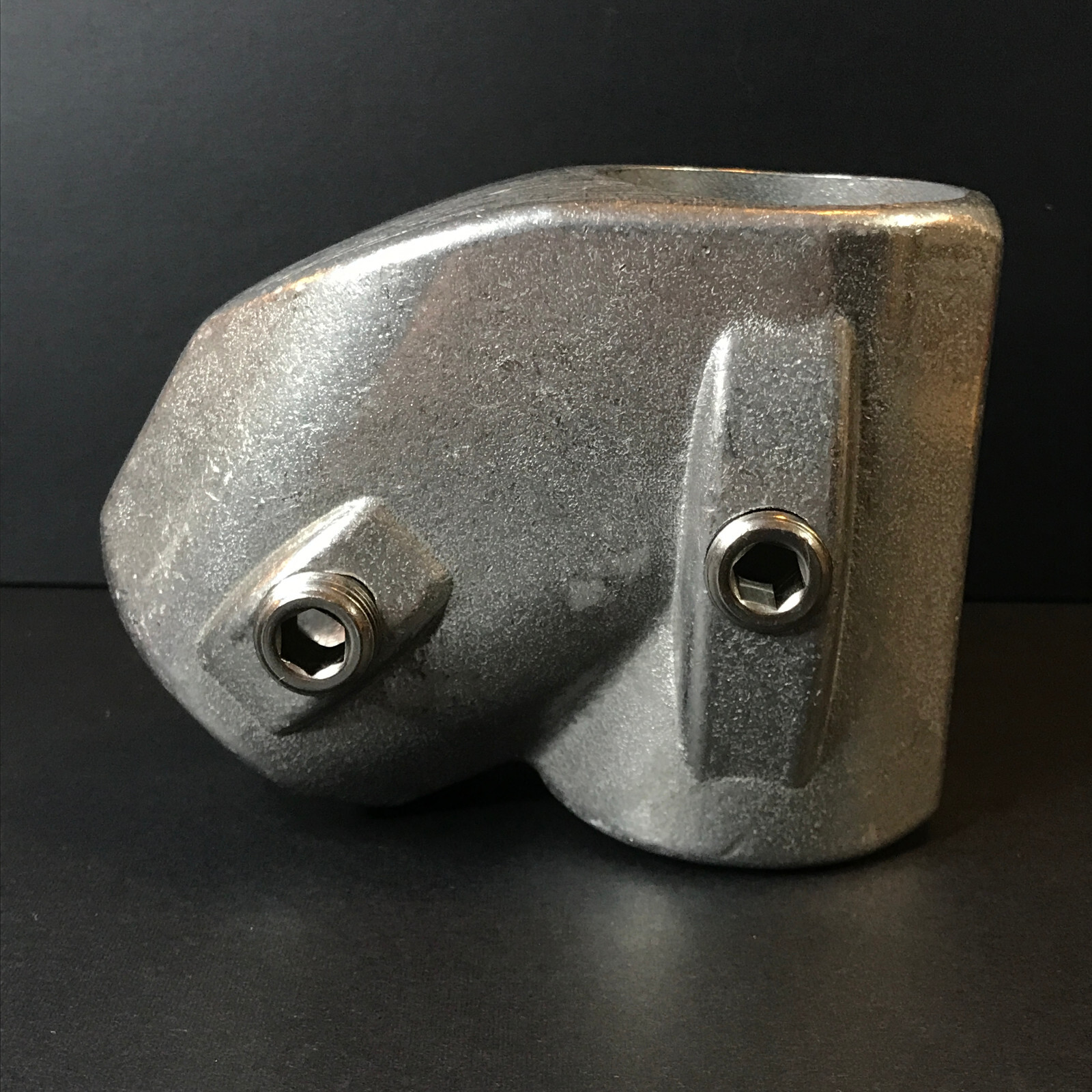 Kee Lite L29-8 – 30° to 60° Single Socket Tee, 1-1/2″ Scaffold Connector