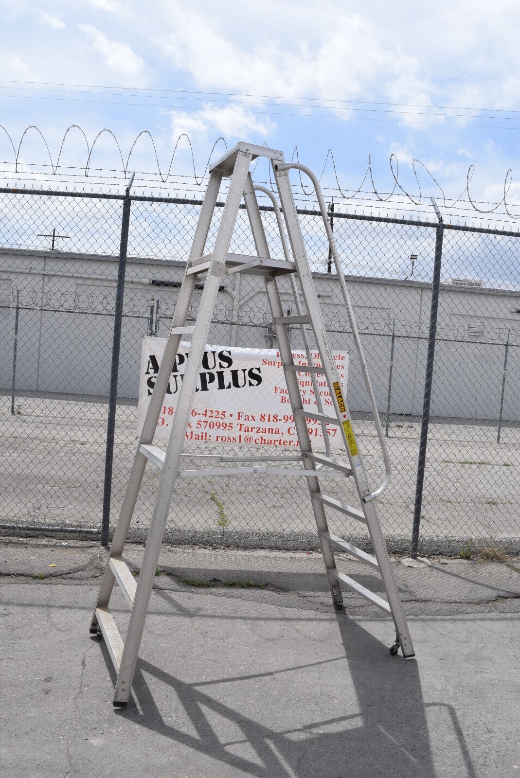 Alaco Rolling Warehouse Platform Safety Stockroom Ladder 8 Step Handrail 1035-8