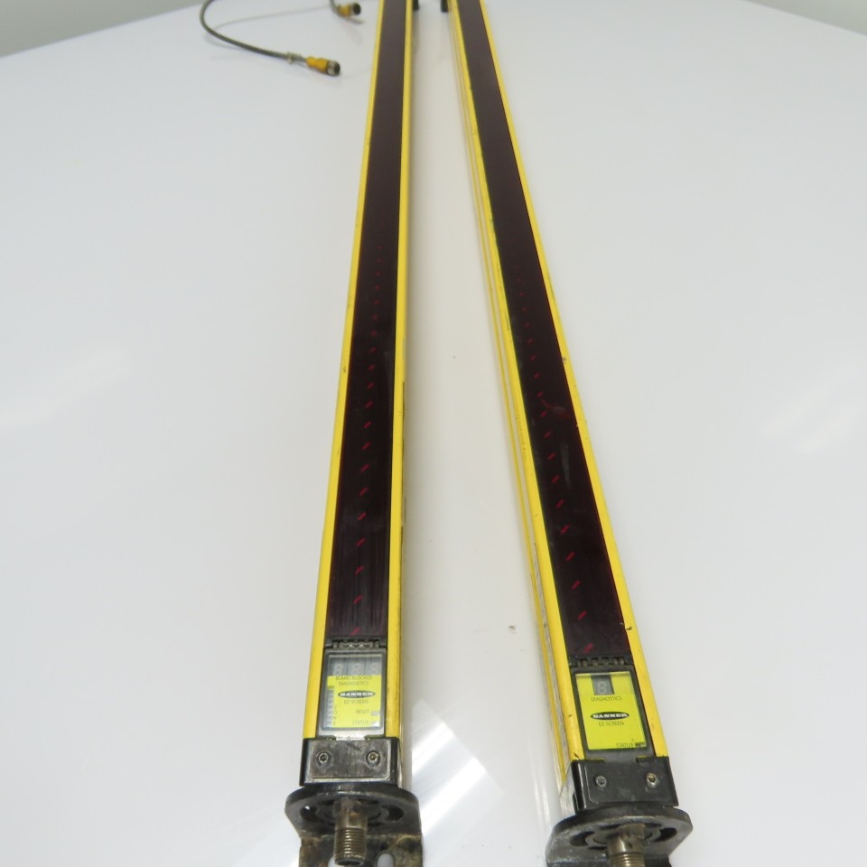 Banner SLSCR30-900Q8 / SLSCE30-900Q8 Emitter & Receiver Safety Light Curtain Set