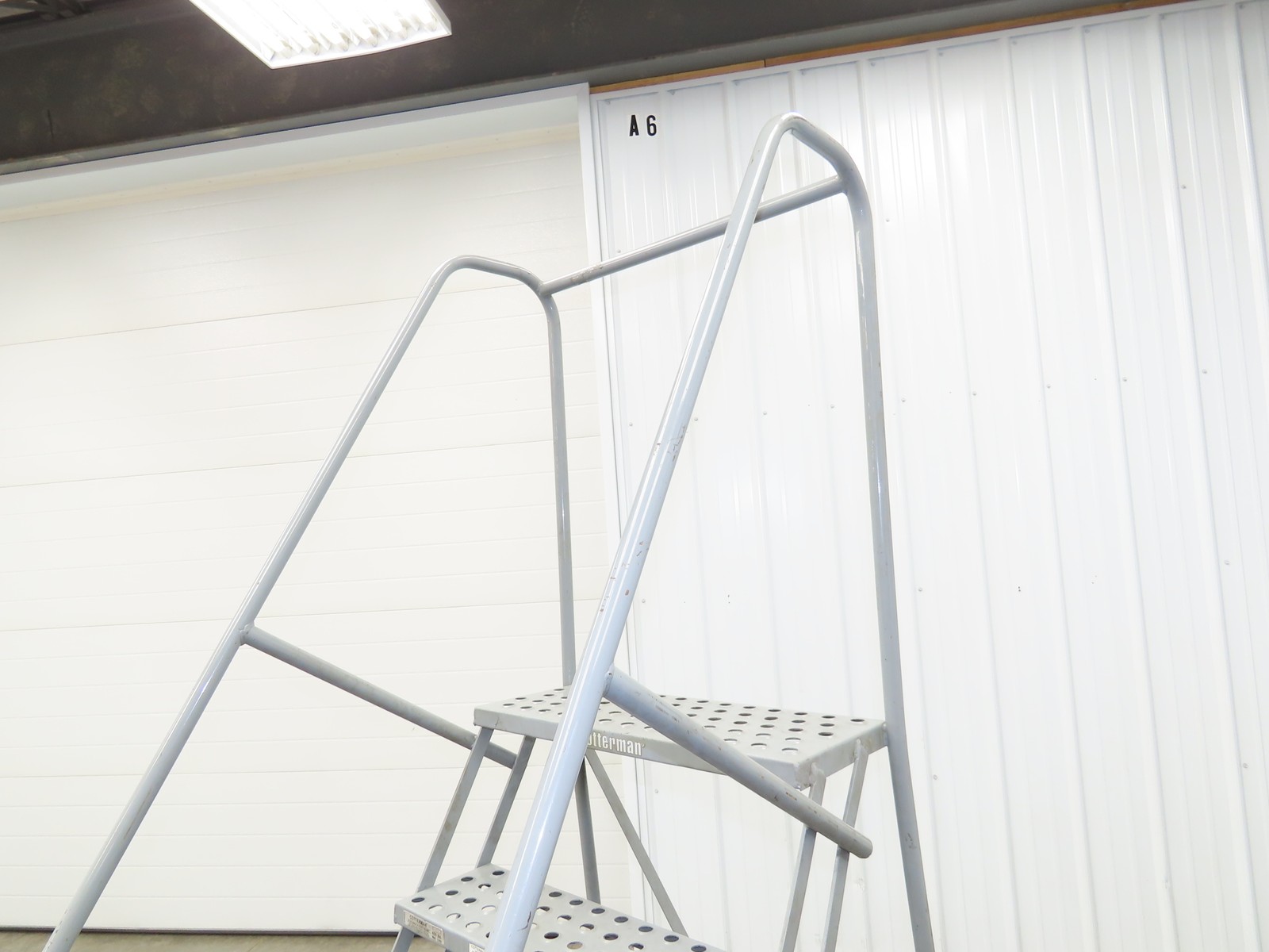 Cotterman Metal Rolling Ladder 5-Step 50″H Platform 24×7″Tread 80″H 30″W 450Lb